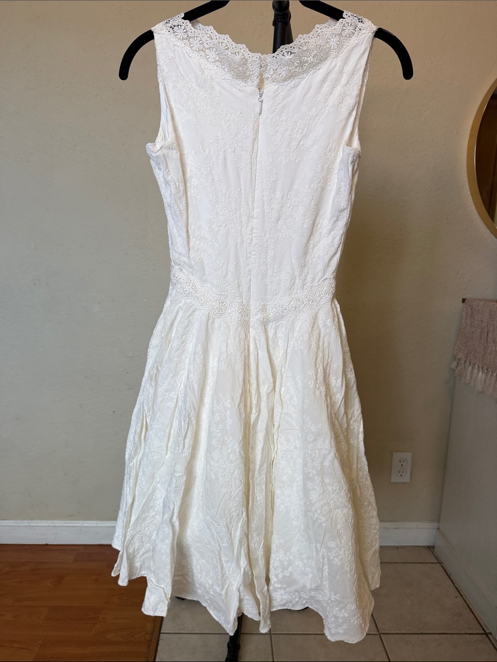 House of CB Scarlett White Embroidered Cotton Lace Trim Mini Dress size XS Long - Picture 8 of 16